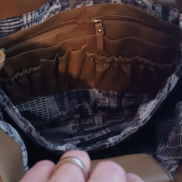 Kenneth Cole Reaction Brown Laptop Messenger Bag - Picture 10 of 12